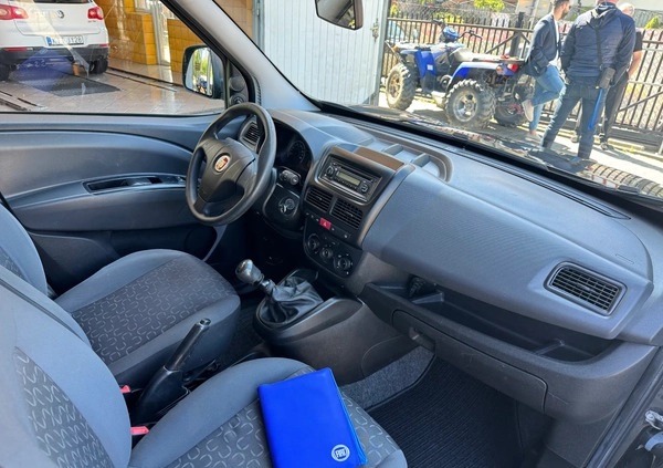 Fiat Doblo cena 26900 przebieg: 124500, rok produkcji 2012 z Bielsko-Biała małe 121